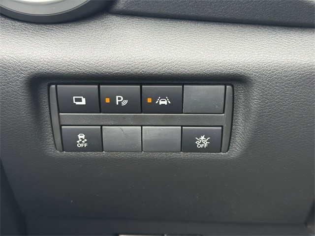 Nissan Versa Vehicle Full-screen Gallery Image 30