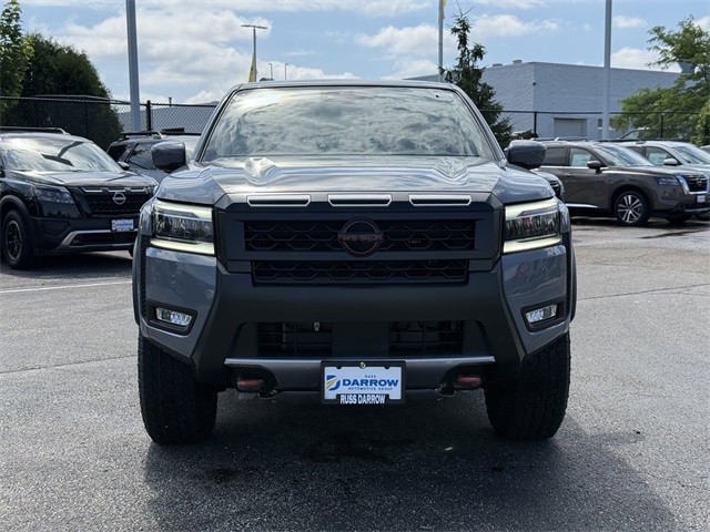 Nissan Frontier Vehicle Full-screen Gallery Image 2