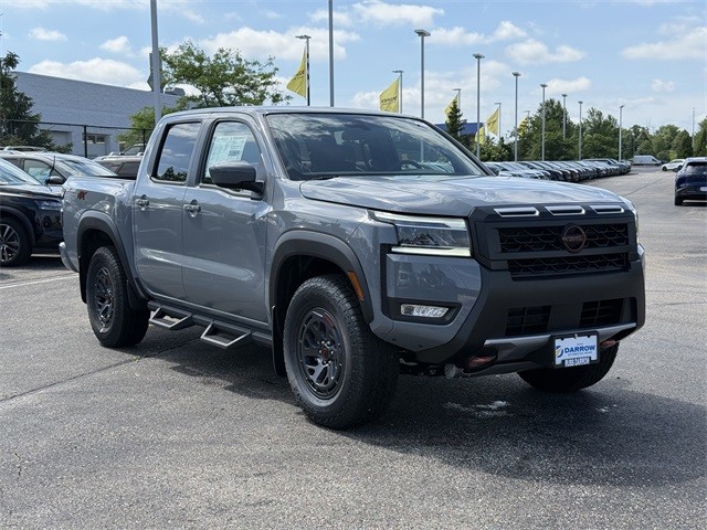 Nissan Frontier Vehicle Full-screen Gallery Image 3