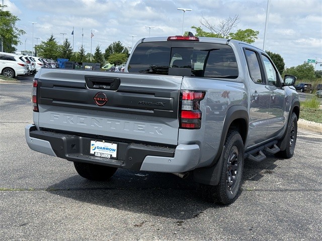 Nissan Frontier Vehicle Full-screen Gallery Image 5