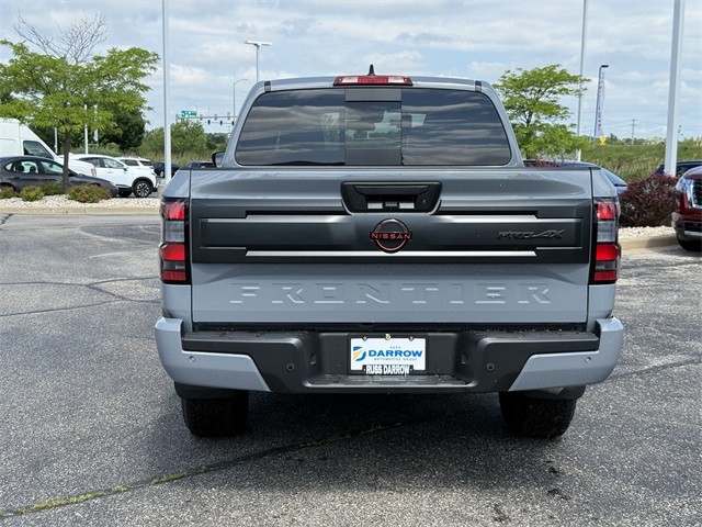 Nissan Frontier Vehicle Full-screen Gallery Image 6