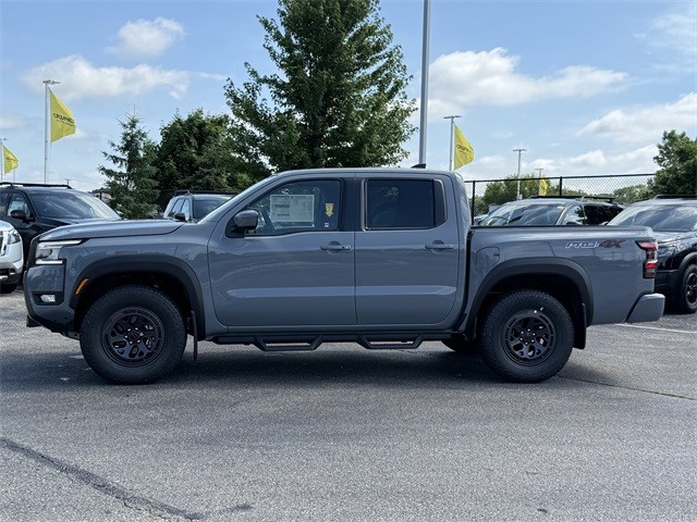 Nissan Frontier Vehicle Full-screen Gallery Image 8