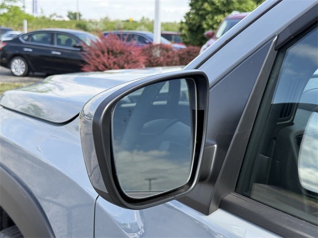 Nissan Frontier Vehicle Full-screen Gallery Image 10