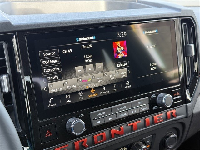 Nissan Frontier Vehicle Full-screen Gallery Image 19