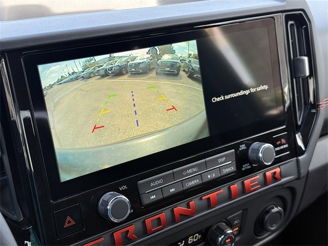 Nissan Frontier Vehicle Full-screen Gallery Image 20