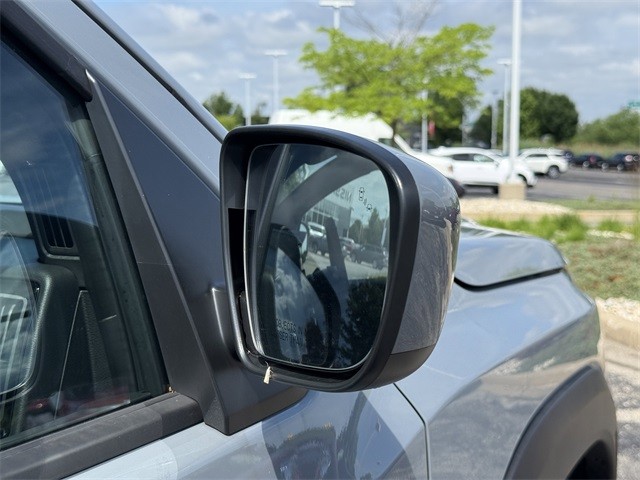 Nissan Frontier Vehicle Full-screen Gallery Image 23