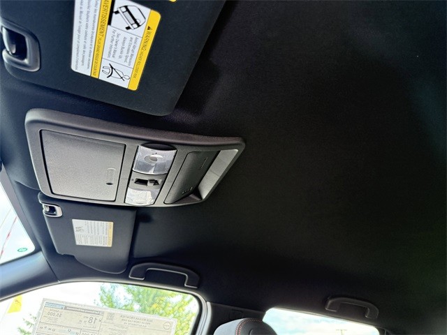 Nissan Frontier Vehicle Full-screen Gallery Image 27