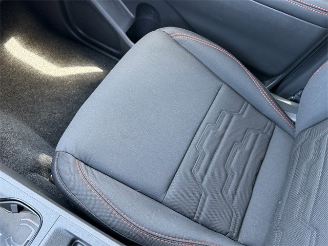 Nissan Frontier Vehicle Full-screen Gallery Image 28