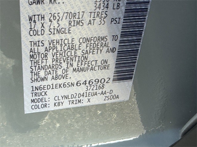 Nissan Frontier Vehicle Full-screen Gallery Image 32