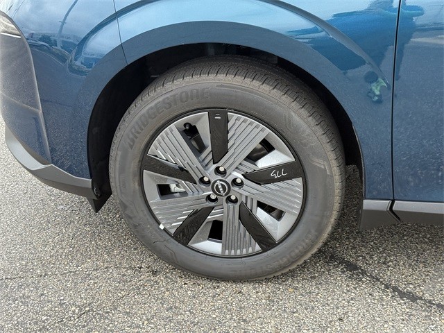 Nissan Murano Vehicle Full-screen Gallery Image 9