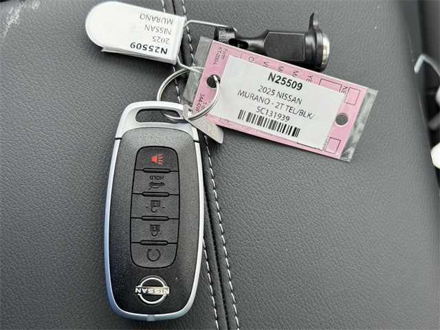 Nissan Murano Vehicle Full-screen Gallery Image 11