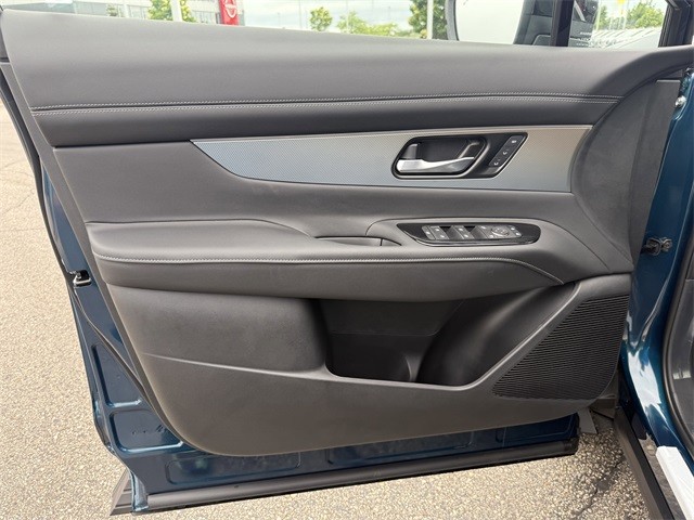 Nissan Murano Vehicle Full-screen Gallery Image 13