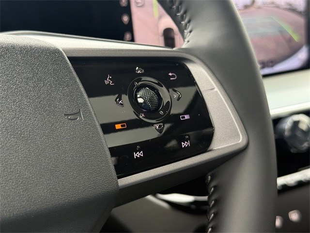 Nissan Murano Vehicle Full-screen Gallery Image 16