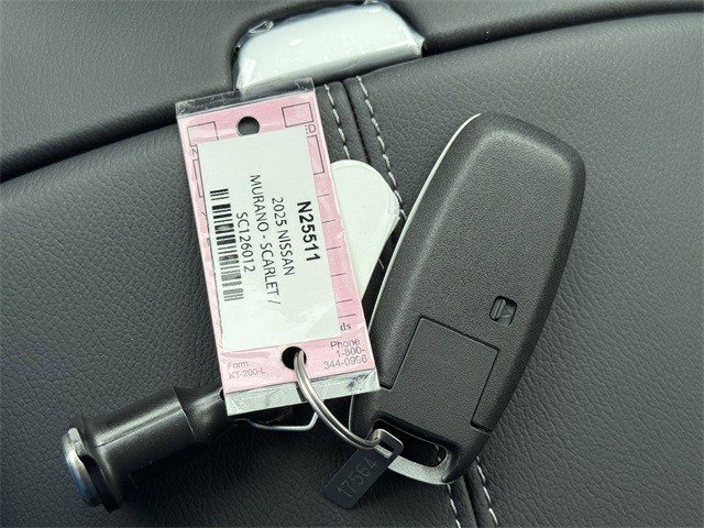 Nissan Murano Vehicle Full-screen Gallery Image 11