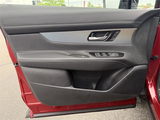 Nissan Murano Vehicle Full-screen Gallery Image 13