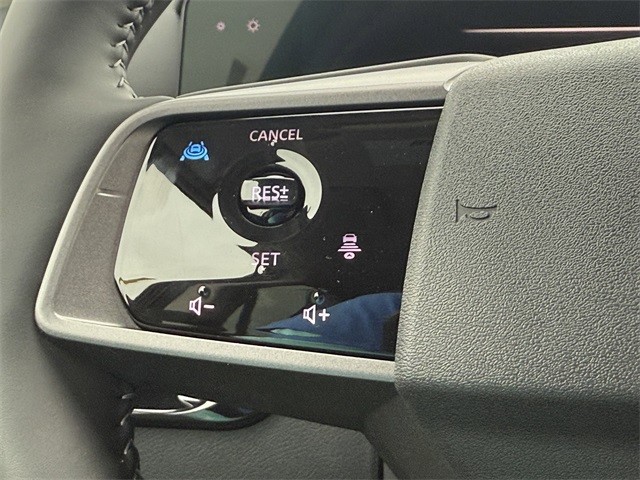 Nissan Murano Vehicle Full-screen Gallery Image 15