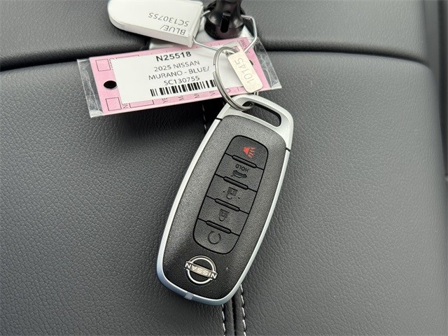 Nissan Murano Vehicle Full-screen Gallery Image 11