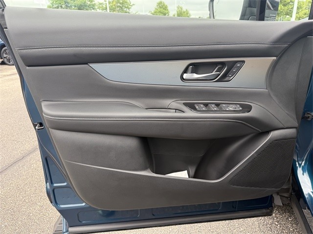 Nissan Murano Vehicle Full-screen Gallery Image 13