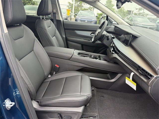 Nissan Murano Vehicle Full-screen Gallery Image 24