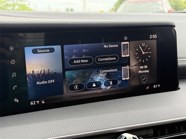 Nissan Murano Vehicle Full-screen Gallery Image 17