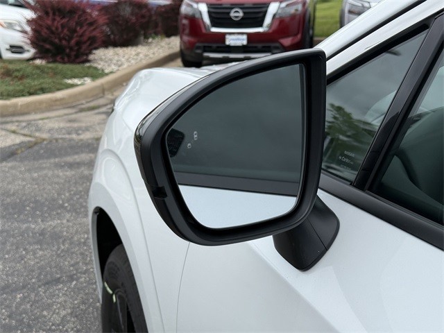 Nissan Murano Vehicle Full-screen Gallery Image 10