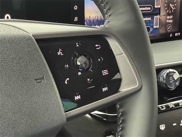 Nissan Murano Vehicle Full-screen Gallery Image 16