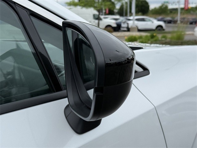 Nissan Murano Vehicle Full-screen Gallery Image 23