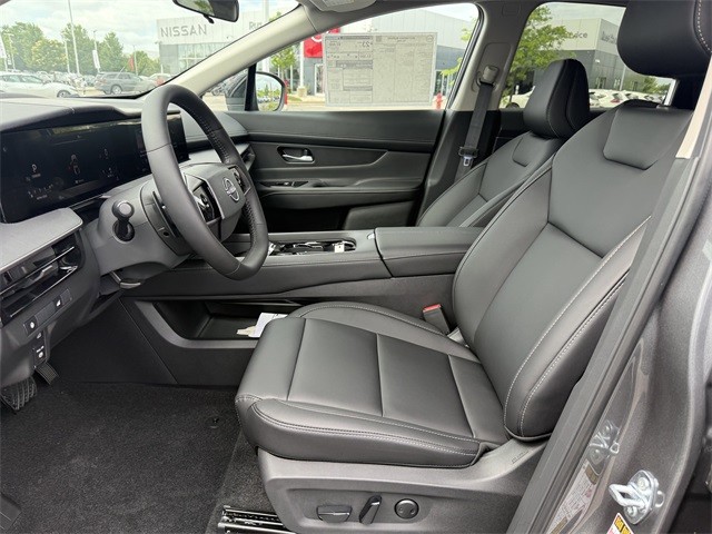 Nissan Murano Vehicle Full-screen Gallery Image 12