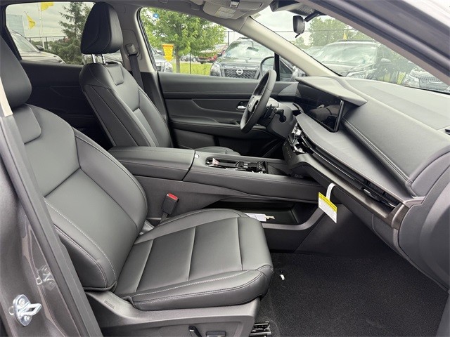 Nissan Murano Vehicle Full-screen Gallery Image 24