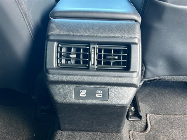 Honda Accord Hybrid Vehicle Full-screen Gallery Image 17