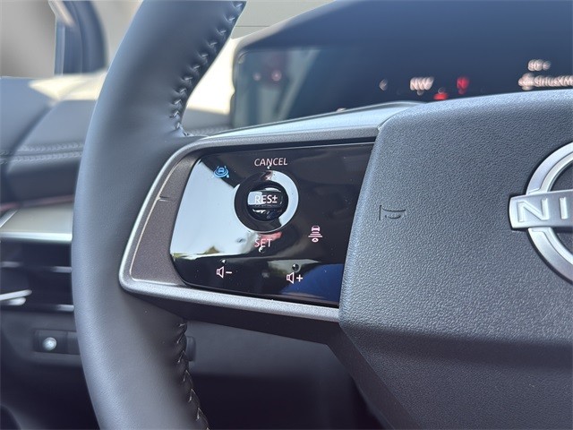 Nissan Murano Vehicle Full-screen Gallery Image 11