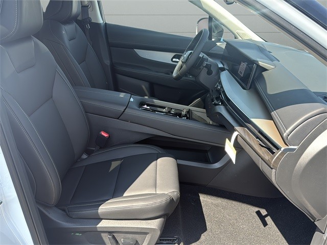 Nissan Murano Vehicle Full-screen Gallery Image 17