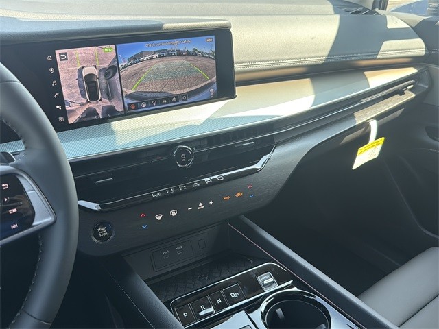 Nissan Murano Vehicle Full-screen Gallery Image 20