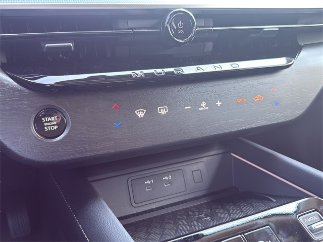 Nissan Murano Vehicle Full-screen Gallery Image 23