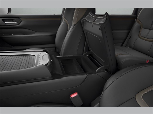 Nissan Armada Vehicle Full-screen Gallery Image 16