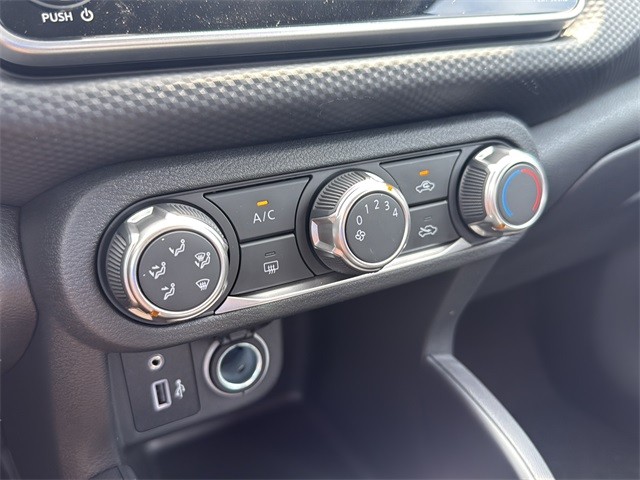 Nissan Kicks Play Vehicle Full-screen Gallery Image 10