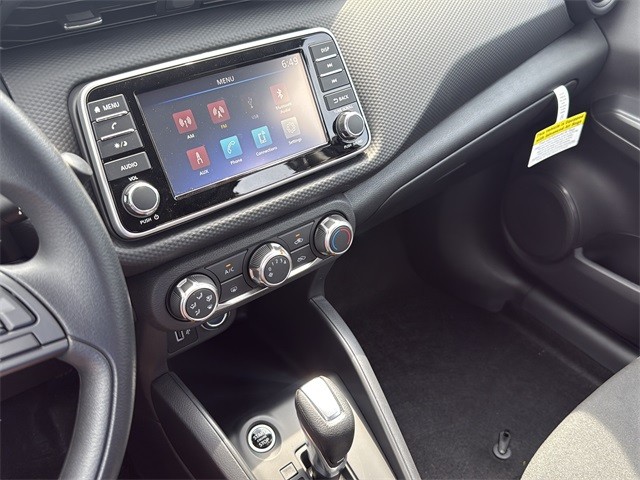 Nissan Kicks Play Vehicle Full-screen Gallery Image 13