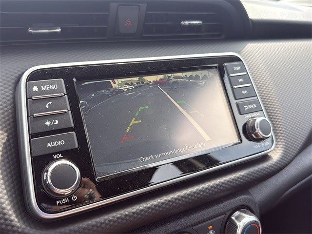 Nissan Kicks Play Vehicle Full-screen Gallery Image 14