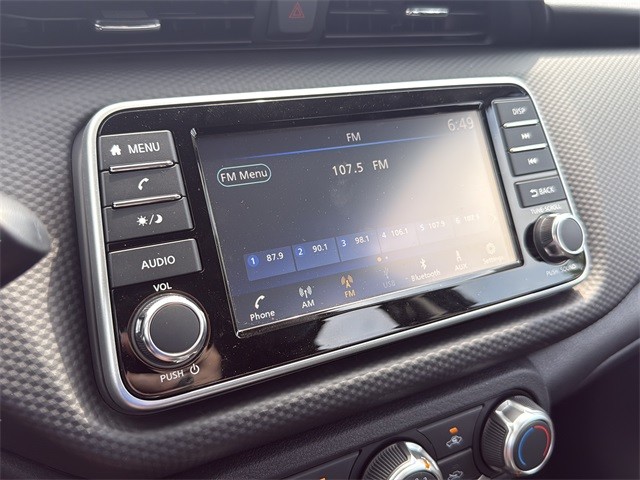 Nissan Kicks Play Vehicle Full-screen Gallery Image 16