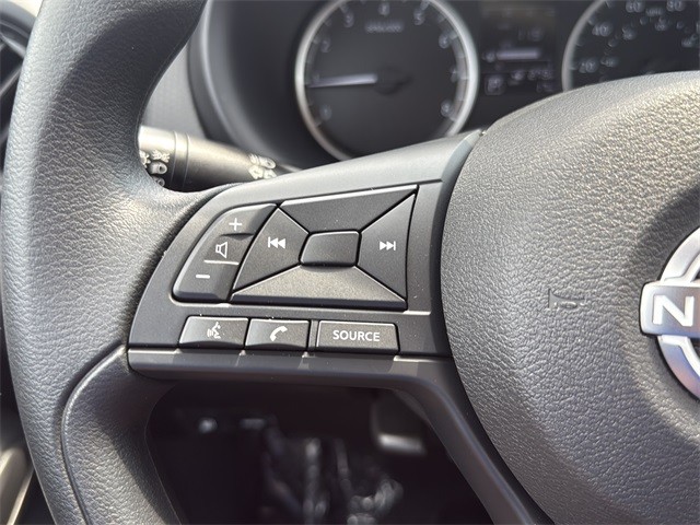 Nissan Kicks Play Vehicle Full-screen Gallery Image 19