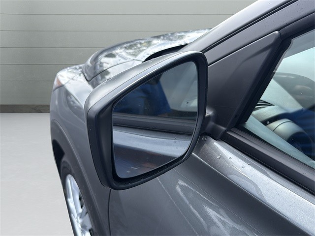 Nissan Kicks Play Vehicle Full-screen Gallery Image 24