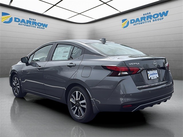 Nissan Versa Vehicle Full-screen Gallery Image 3