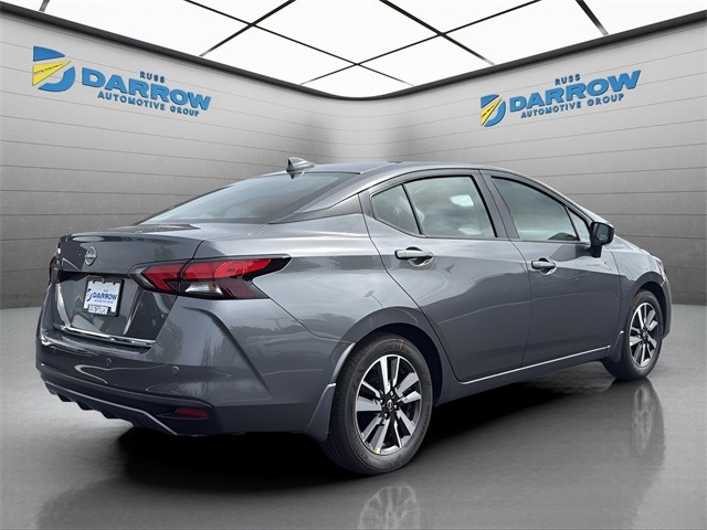 Nissan Versa Vehicle Full-screen Gallery Image 5