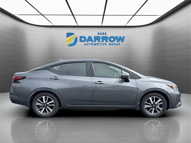 Nissan Versa Vehicle Full-screen Gallery Image 6