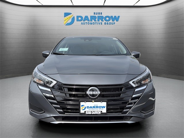 Nissan Versa Vehicle Full-screen Gallery Image 8