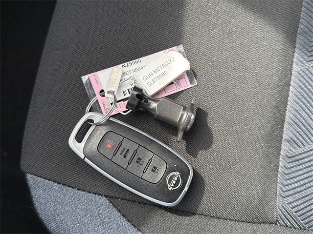 Nissan Versa Vehicle Full-screen Gallery Image 9