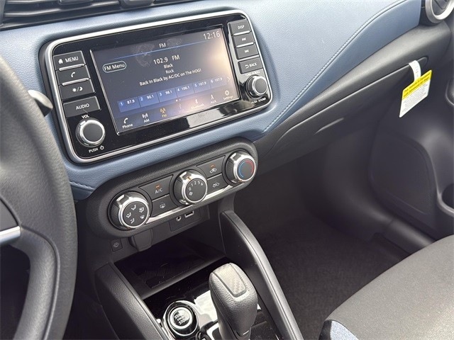 Nissan Versa Vehicle Full-screen Gallery Image 14