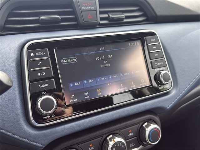 Nissan Versa Vehicle Full-screen Gallery Image 16