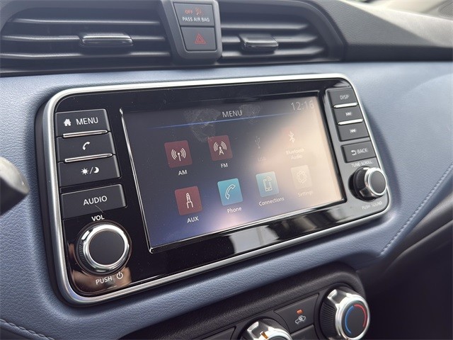 Nissan Versa Vehicle Full-screen Gallery Image 17