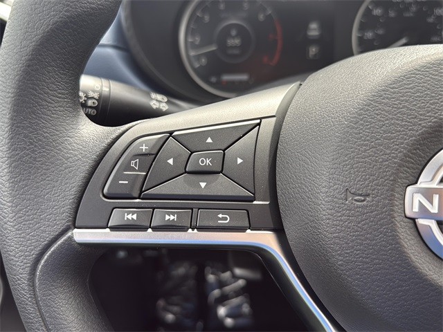 Nissan Versa Vehicle Full-screen Gallery Image 20